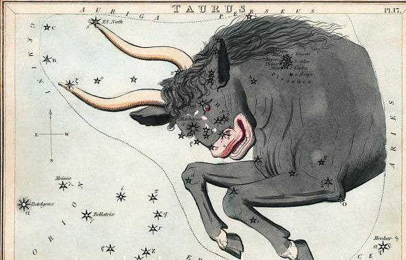 如果你不是一个习惯熬夜的人,你就要在破晓前起床才能看到月亮和金牛