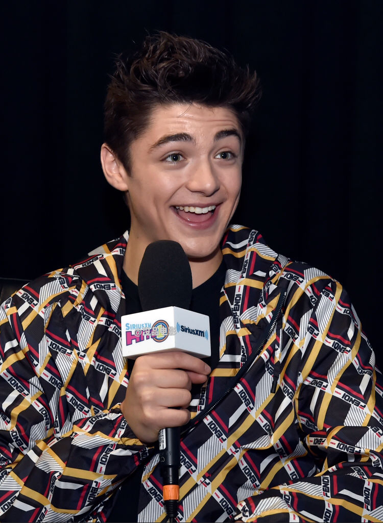 亚瑟·安其 近日活动图asher angel attends the siriusxm hits 1 br|