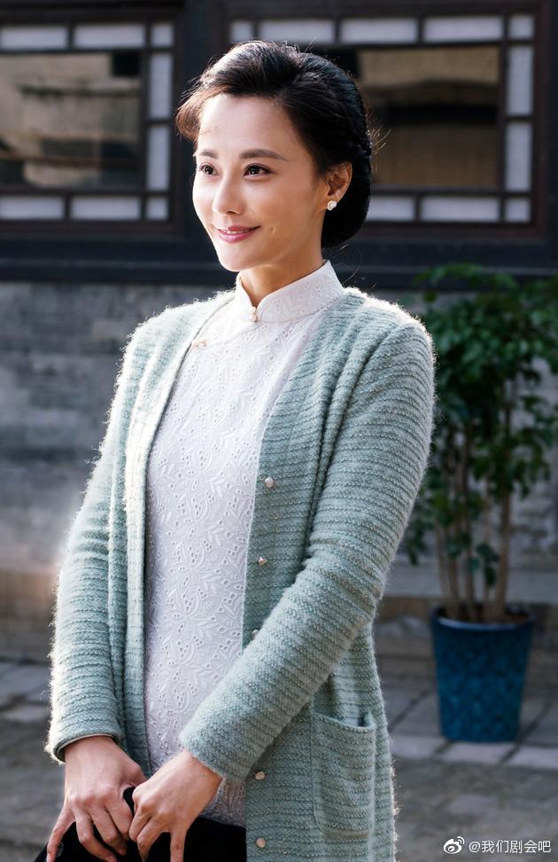 观众熟悉的@马雅舒_yaya 此次在中扮演了一个为爱忠贞,心系子女的日