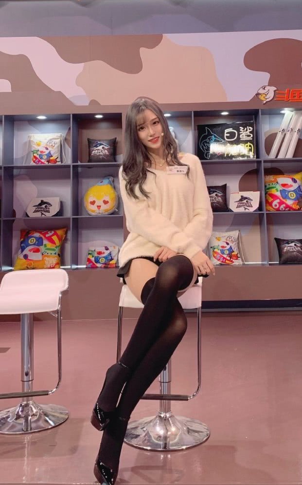 00后都嫌弃小白鞋了,腐团儿带火的"鸳鸯鞋",穿出