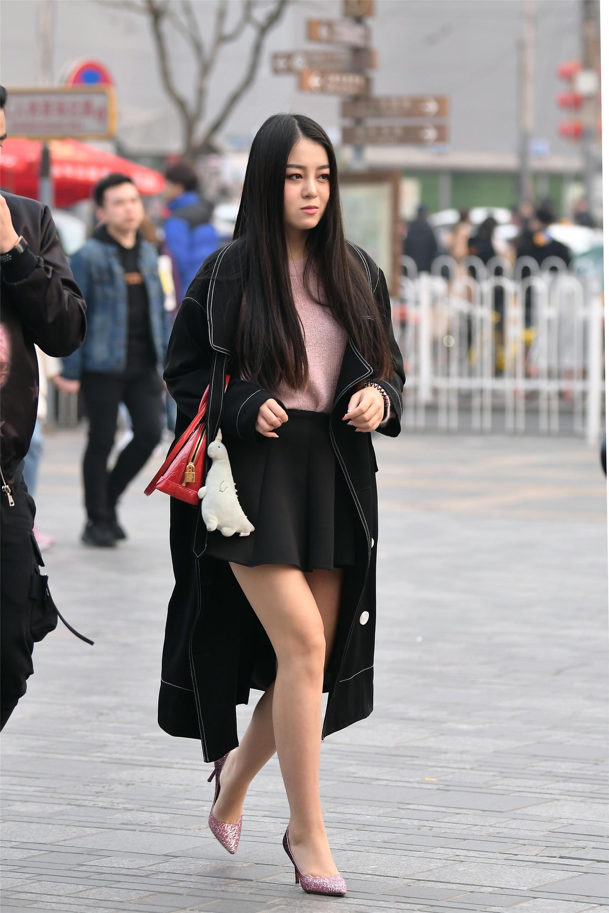 春天穿着风衣就要穿出风度来三里屯的姑娘告诉你怎么搭配