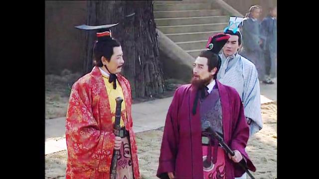 同是刘家后代，为何刘秀可以光复汉室，但是刘备却没有成功呢？