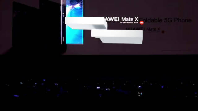 华为5G折叠屏手机MateX上手:折叠后无缝隙(视