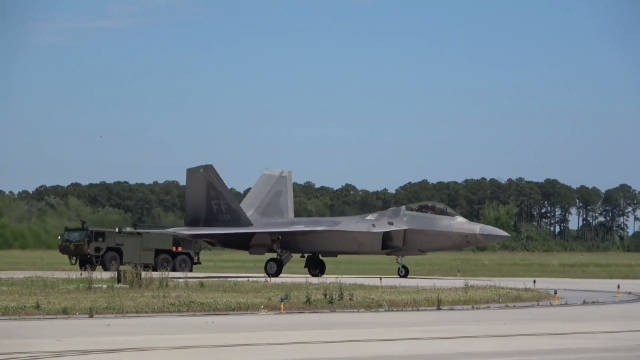 4月29日,美军F-22隐身战机在2019MCAS博福