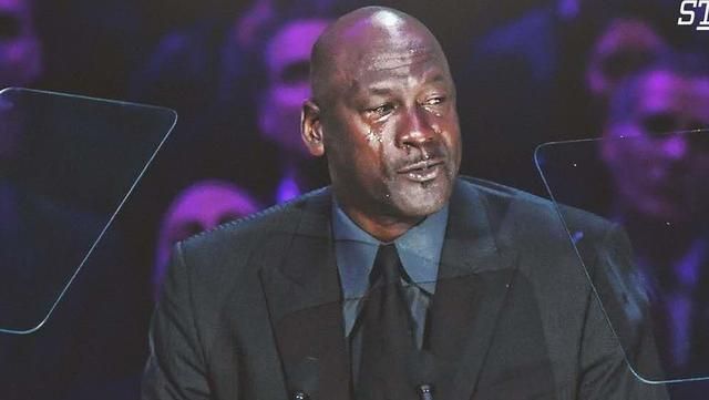 乔丹表情包出来了,瓦妮莎也跟着笑了,样子很迷人