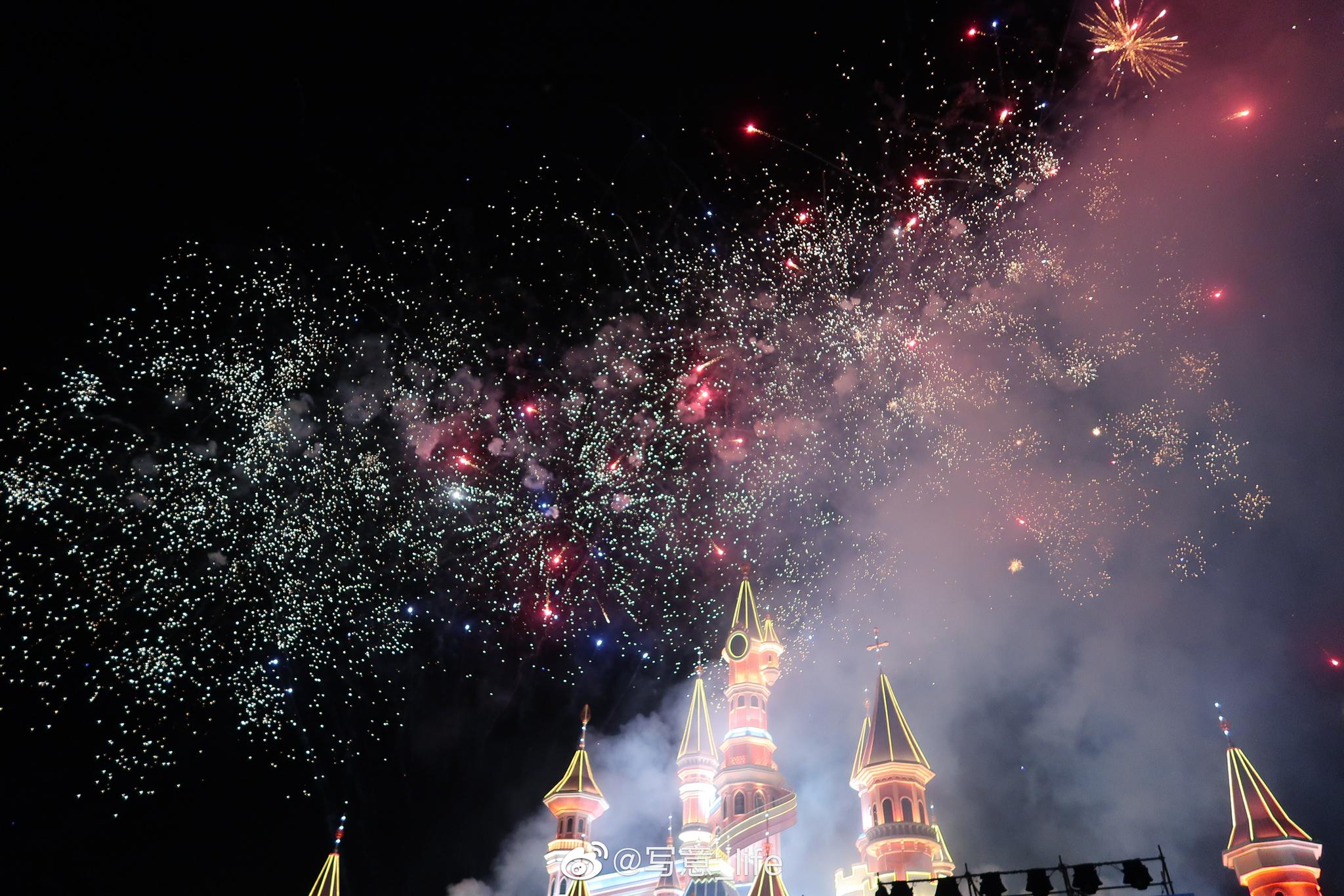 沈阳方特欢乐世界|沈阳方特欢乐世界|夜场|烟花_新浪新闻