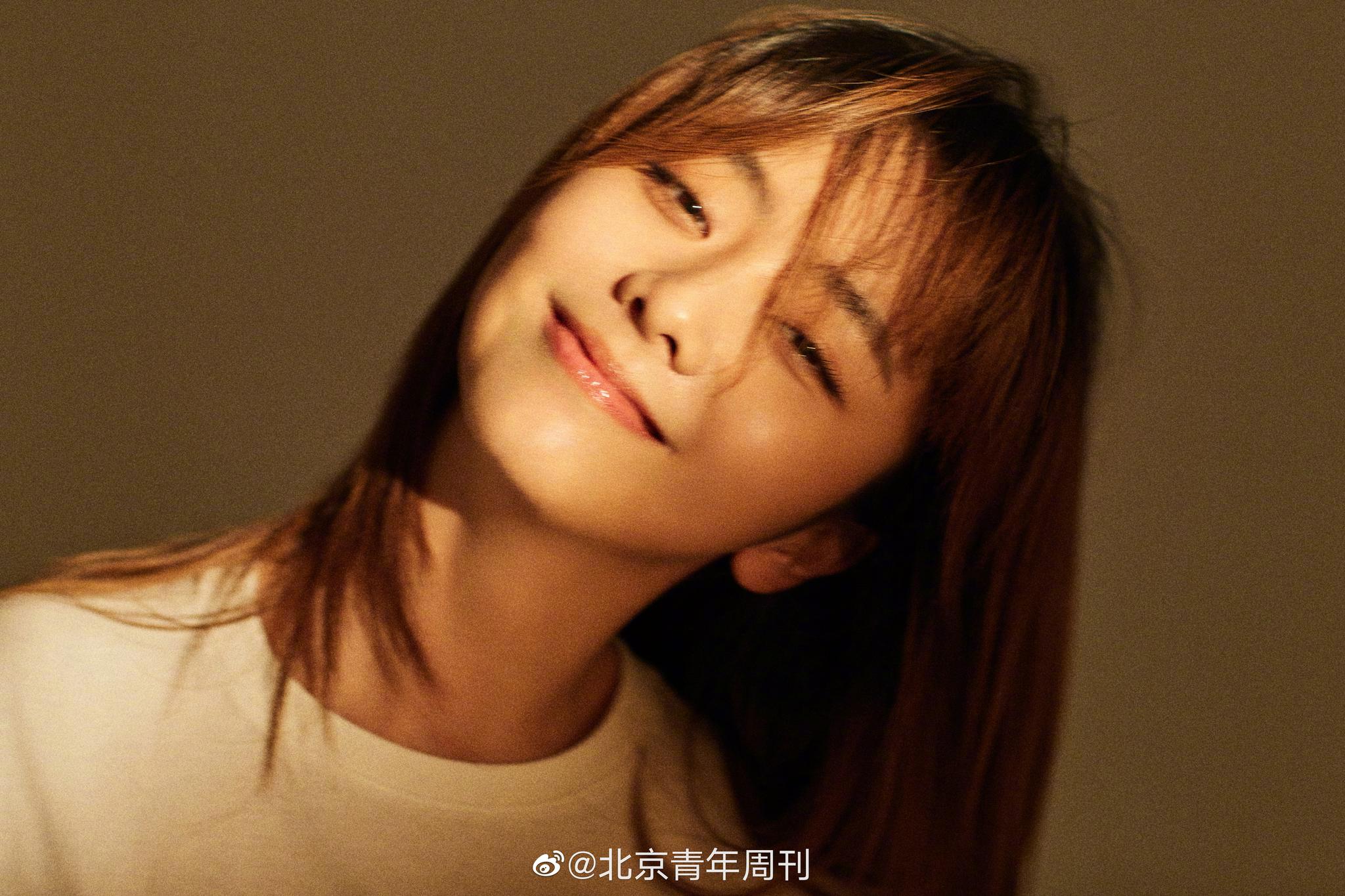 她是乐观大方的耿耿,古灵精怪的范晓萤,拥有正义感