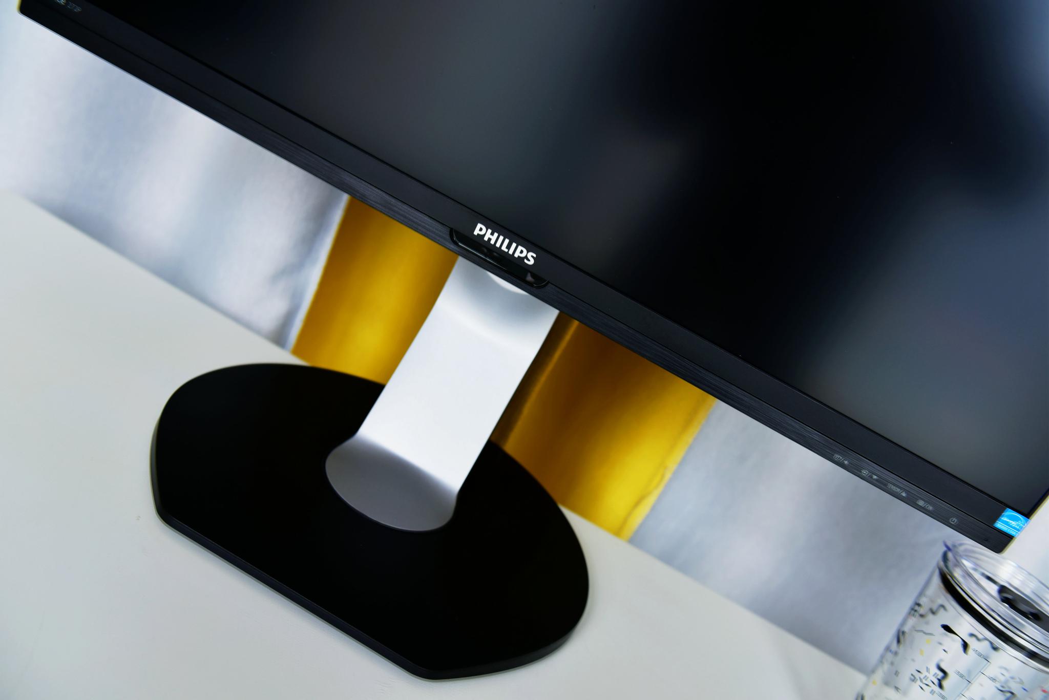 低蓝光飞利浦27寸显示器体验评测:10.7亿色搭配IPS的4K加持!