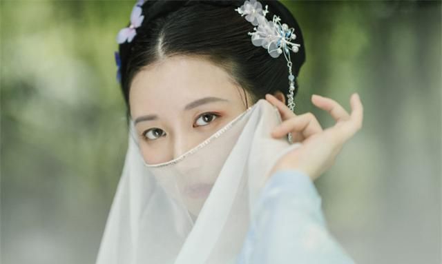 吴哲晗汉服装扮能打几分?齐胸襦裙搭配神秘面纱