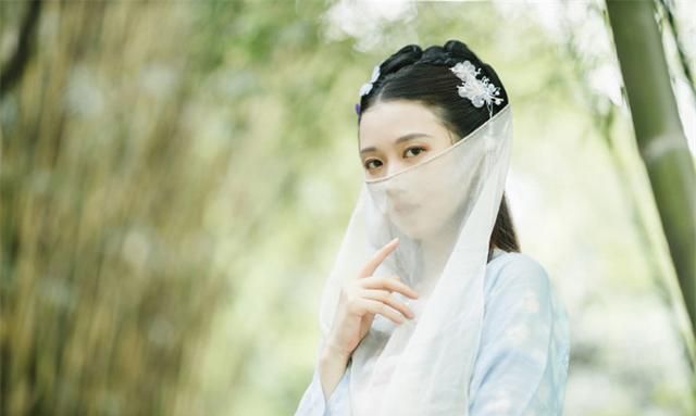 吴哲晗汉服装扮能打几分?齐胸襦裙搭配神秘面纱