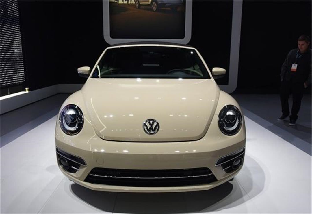 大众敞篷车又要火,外形酷似宝马mini,配12.t不足19万-新浪汽车