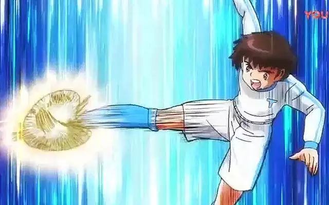 曲线射门大空翼的必杀技之一,冲力射球没有倒挂金钩或者曲线射球注重