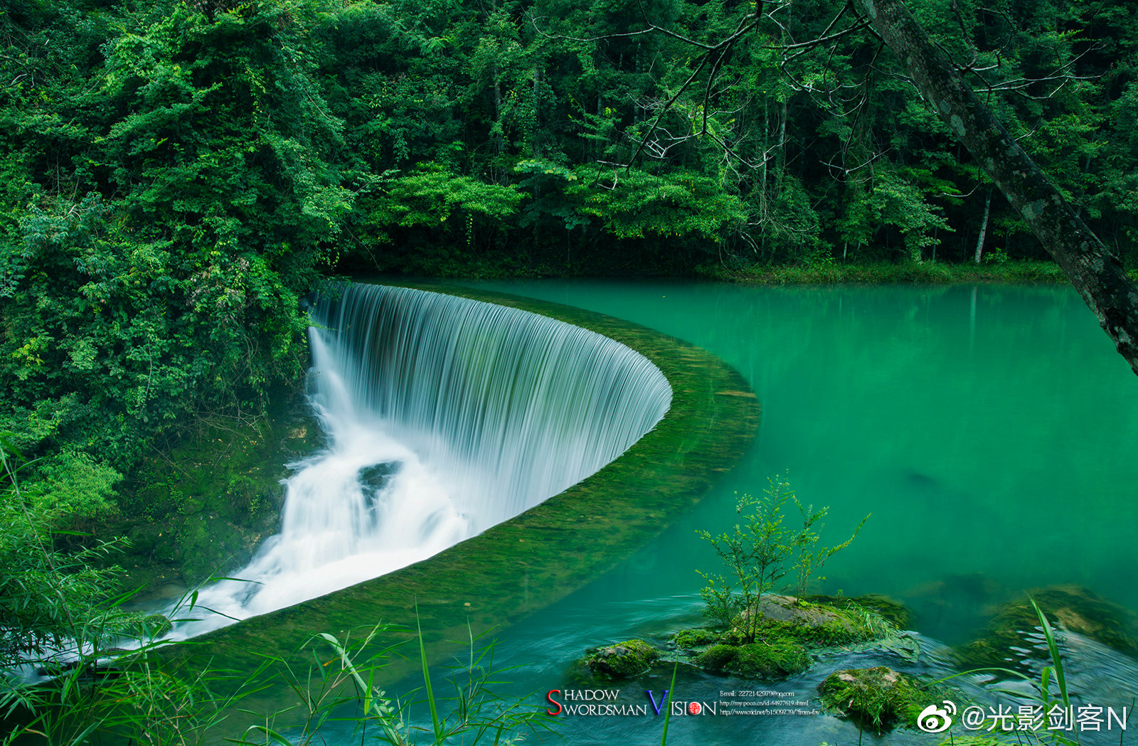涵碧潭上小七孔,高山流水听泉鸣.山水情缘,多彩贵州