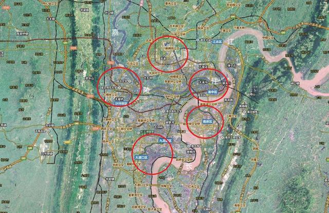 通常是受到了地形条件的限制,只能以组团方式发展城市.