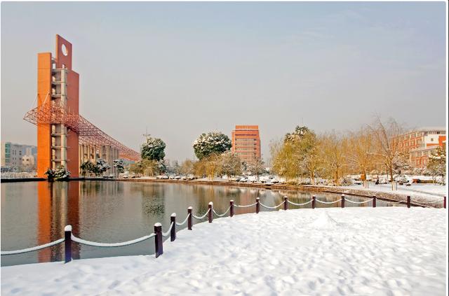 这所普通高校,集区位,实力,名气与一体,且毕业出来就业不愁!