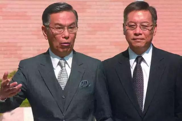 老戏骨中陈鸿烈和岳华两位比较抢眼,两人早在《大醉侠》中就较量过了