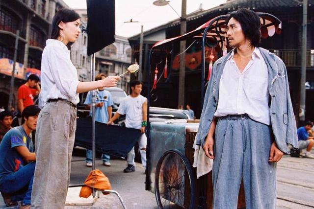 黄圣依拿棒棒糖再次展现《功夫》演技,网友:你的糖再也没人接了