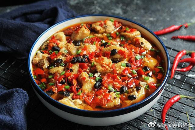 寒冷的冬天需要吃红红火火的剁椒菜来暖身开胃