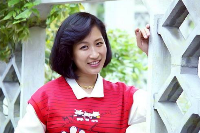 27岁登上春晚舞台,34岁远走他乡后嫁给老外,如今62岁婚姻幸福|沈小岑