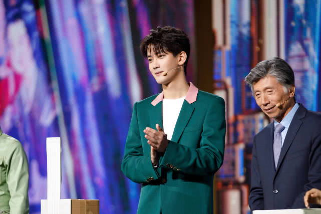 为了宣传在记者发布会下跪熊梓淇这种操作让人无法理解