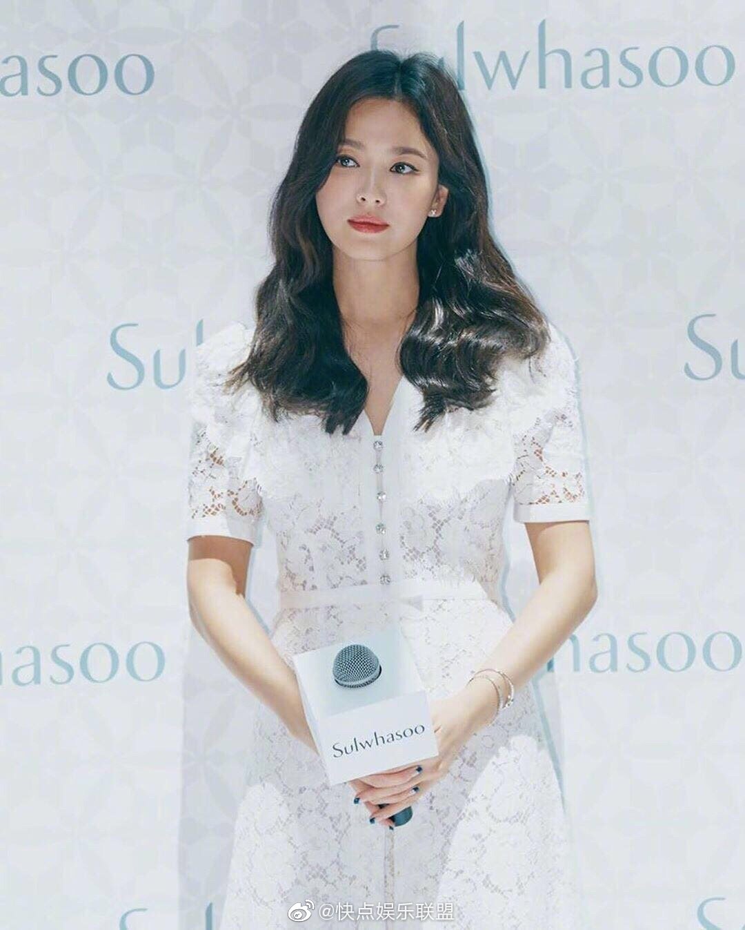 7月6日作为雪花秀sulwhasoo代言人的身穿miumiu连衣裙