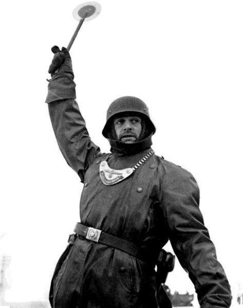 宪兵|牌子|半月形_新浪新闻