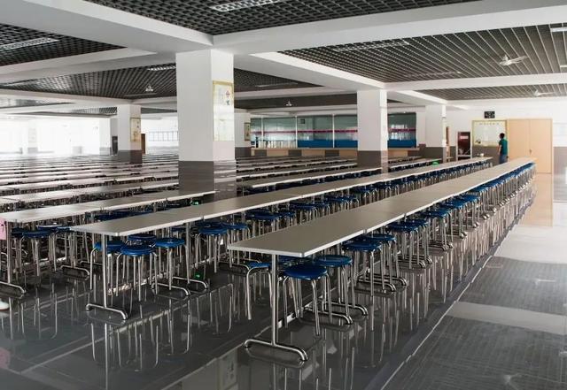 青岛沧口学校餐厅△青岛文昌小学餐厅△青岛枣山小学餐厅让孩子吃的