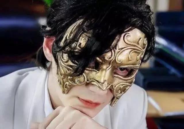 影视剧中戴面具的男明星,朱一龙马天宇,你最喜欢哪一个