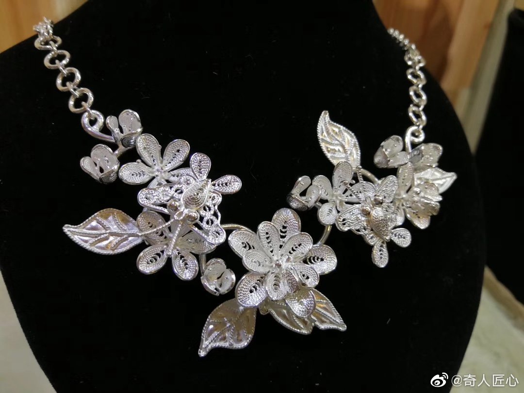 龙太阳老师精品银饰赏析:蝶恋花系列,蝴蝶在苗族文化中有重要寓意