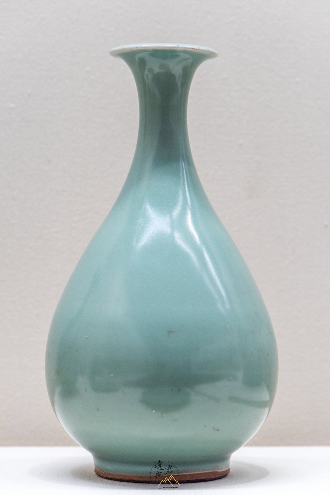 泰顺县博物馆藏元代龙泉窑青釉玉壶春瓶