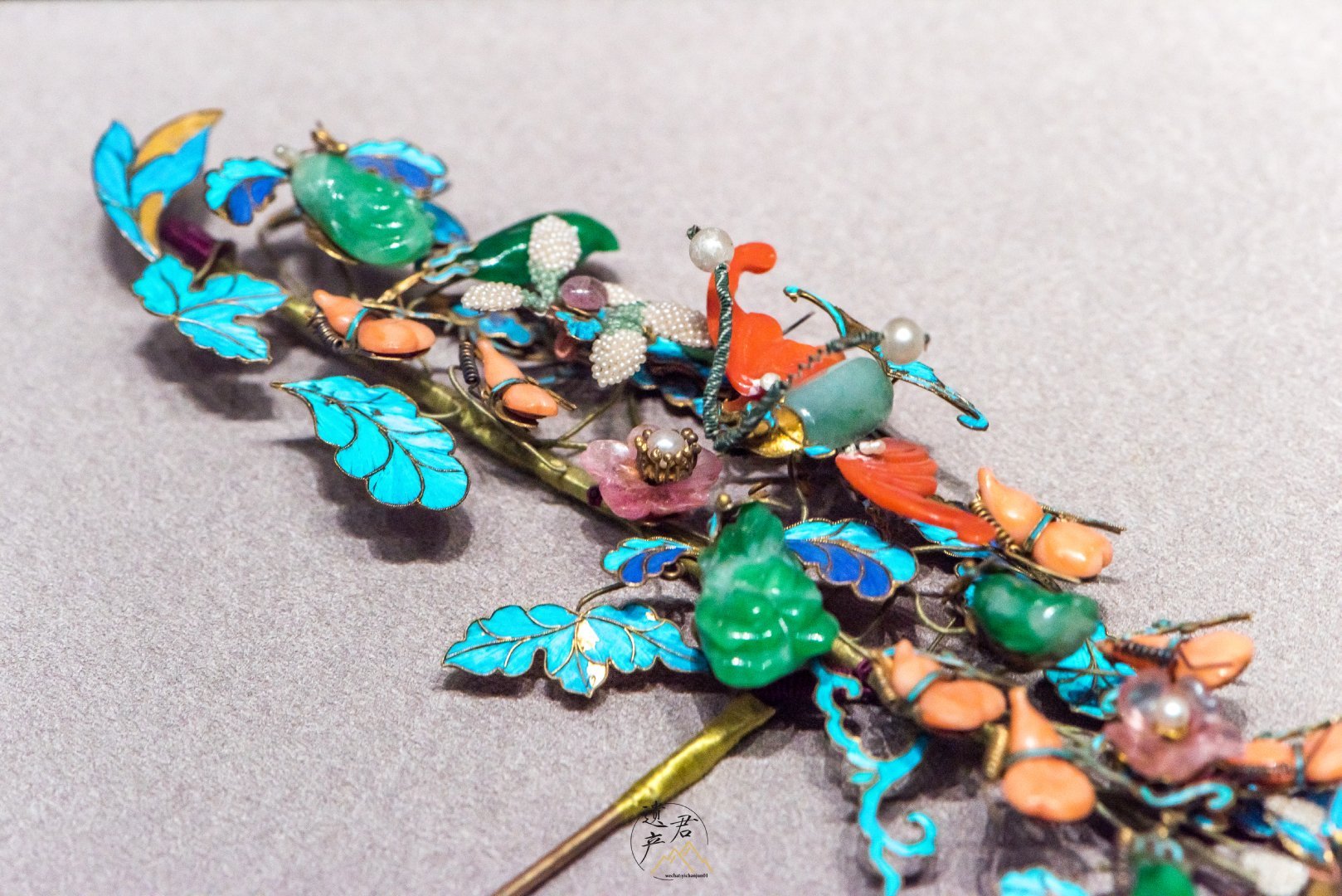 故宫博物院藏清代银镀金珠翠花蝶纹簪