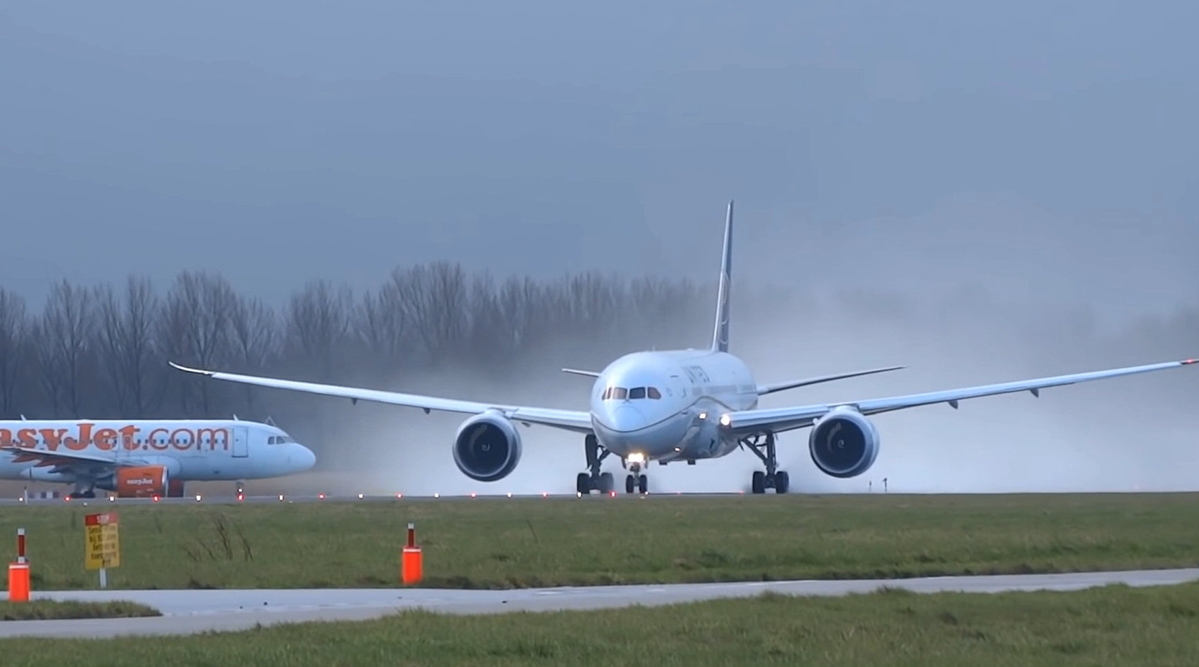 飞机为什么滑行一段时间才开始起飞?镜头记录全程,看完涨知识了