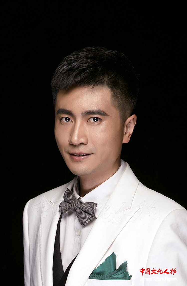 中国-东盟艺术学院客座教授,男高音歌唱家吕宏伟中国男高音声乐艺术