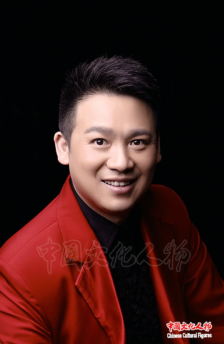 男高音青年歌唱家李凌利湖南邵阳学院音乐系主任,高音歌唱家刘淮保