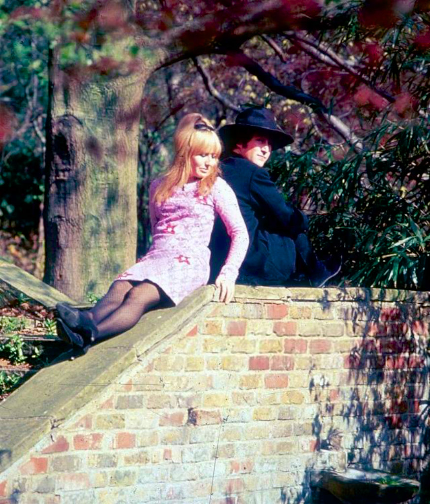 约翰·列侬和他的第一任妻子辛西娅,1965年.罗伯特·惠特克