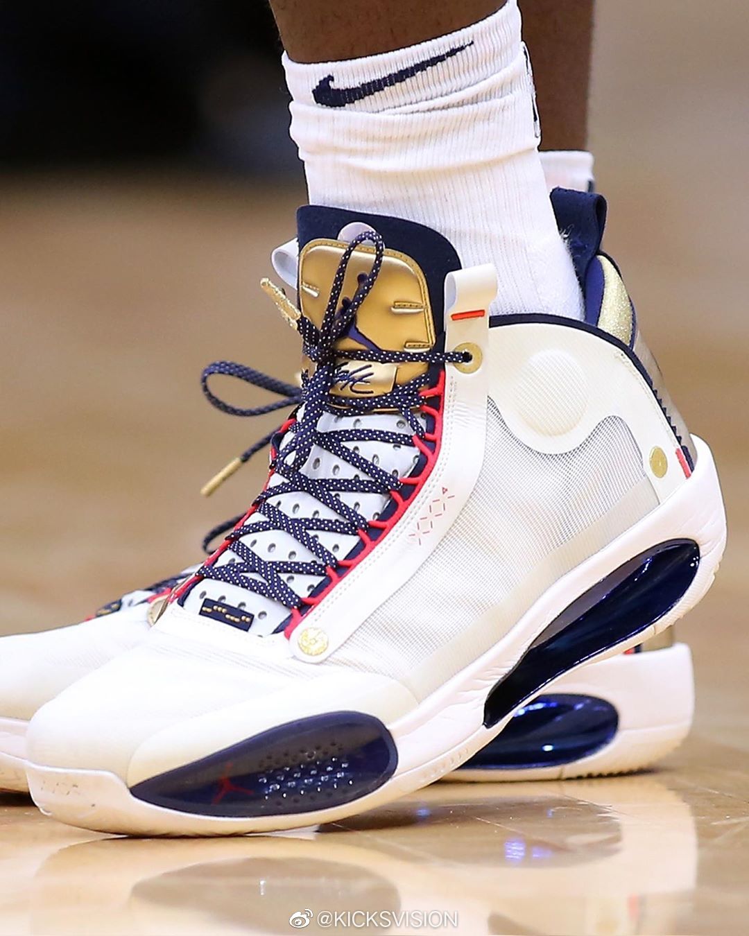 这两个专为zion williamson 准备的air jordan xxxiv 你喜欢哪个呢