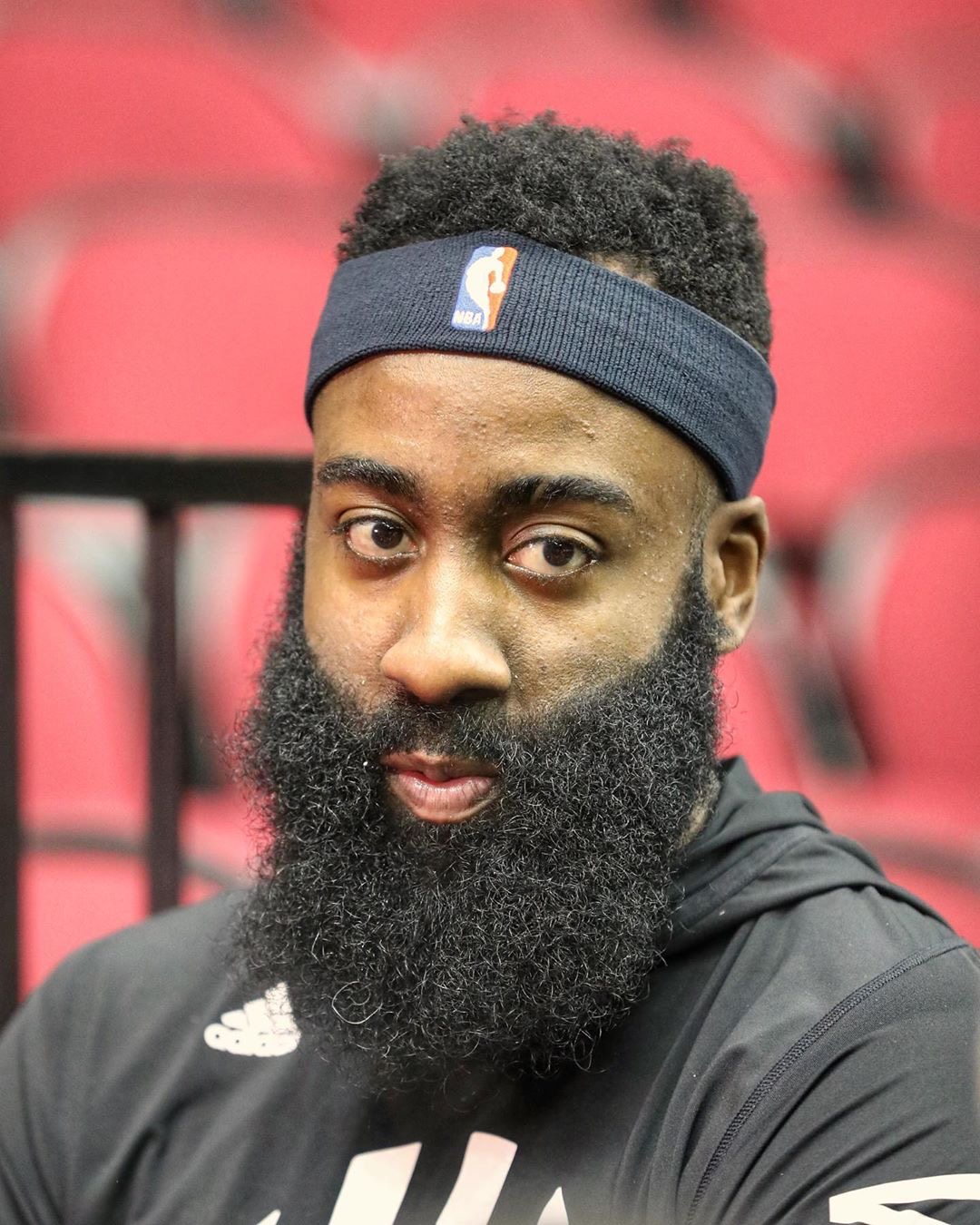 哈登的新发型还习惯吗?大胡子配地垄沟!