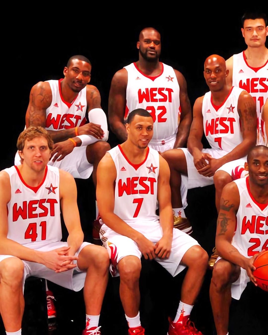 2009年菲尼克斯全明星,东西部定妆照.那一年艾弗森剃掉了地垄沟