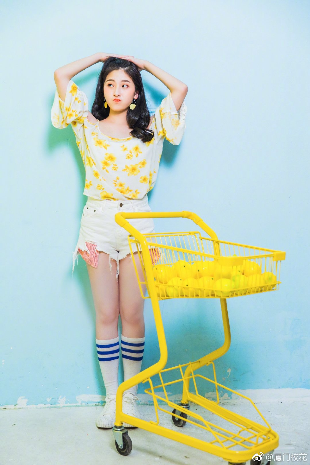 她叫陈佳琳,99年,毕业于厦门六中,现就读于海口经济学院