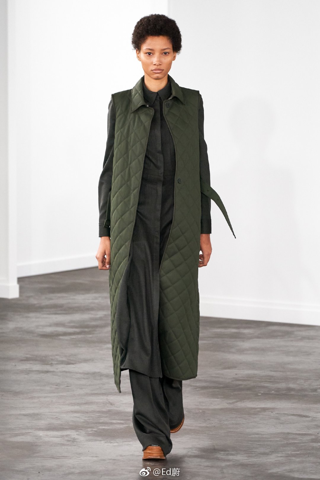 hearst f/w 2019超长款的风衣与外套已经成为了本次纽约时装周最常见