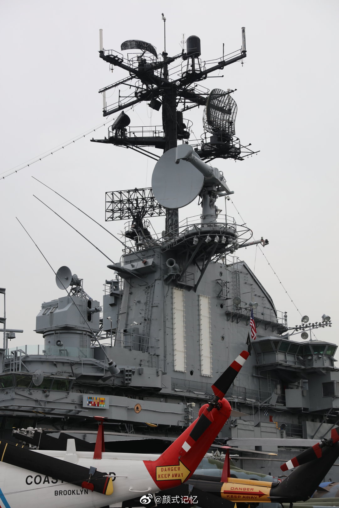无畏号航空母舰 一一拍摄于美国纽约曼哈顿哈德逊河河畔.