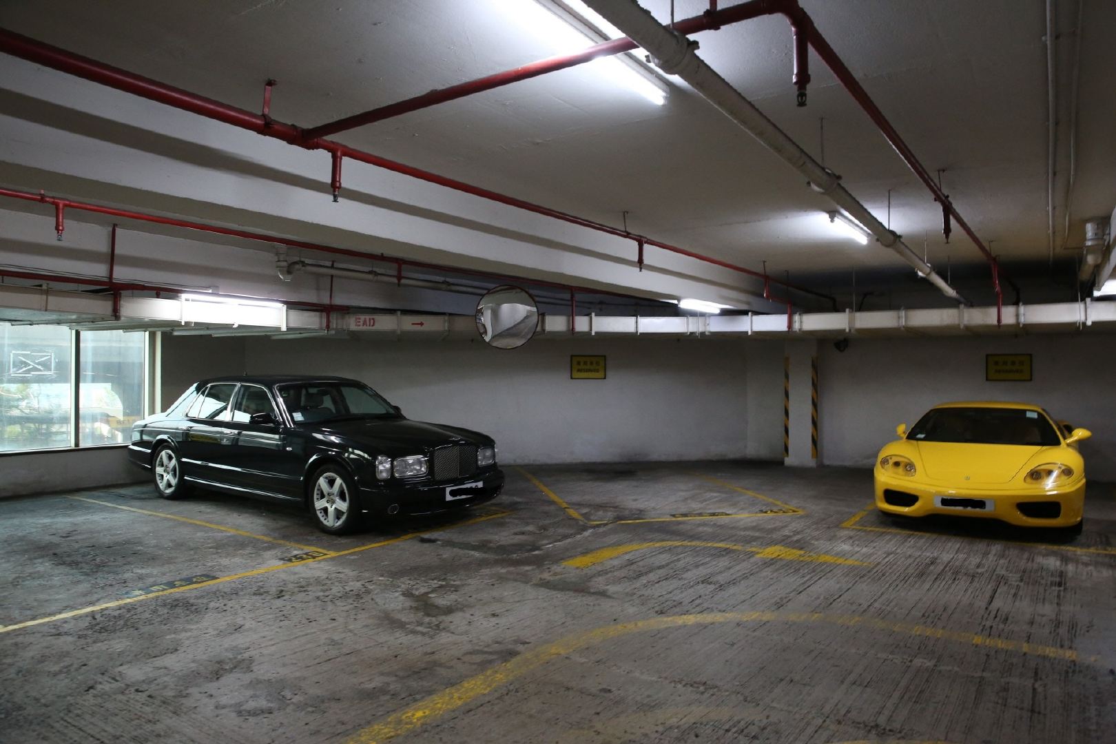 香港停车位均价4000月不算啥因为一万的也有了