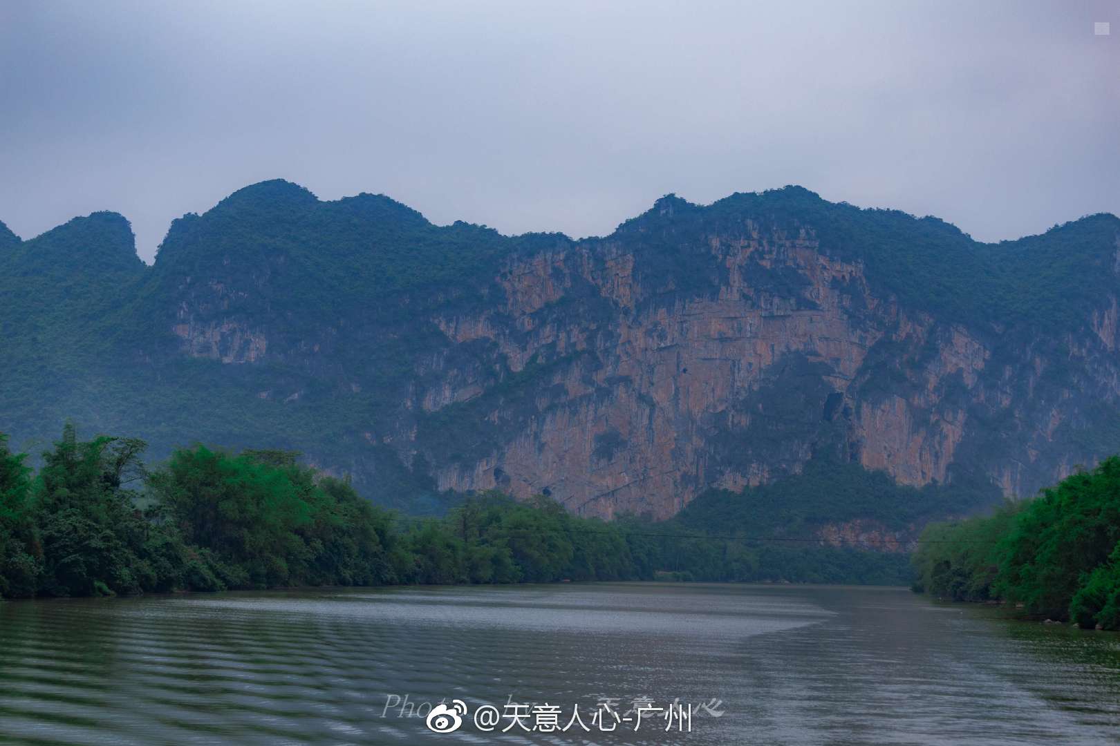 花山岩画位于广西崇左市左江及其支流明江流域|壮族|左江流域|规模|旅游|艺术_新浪新闻