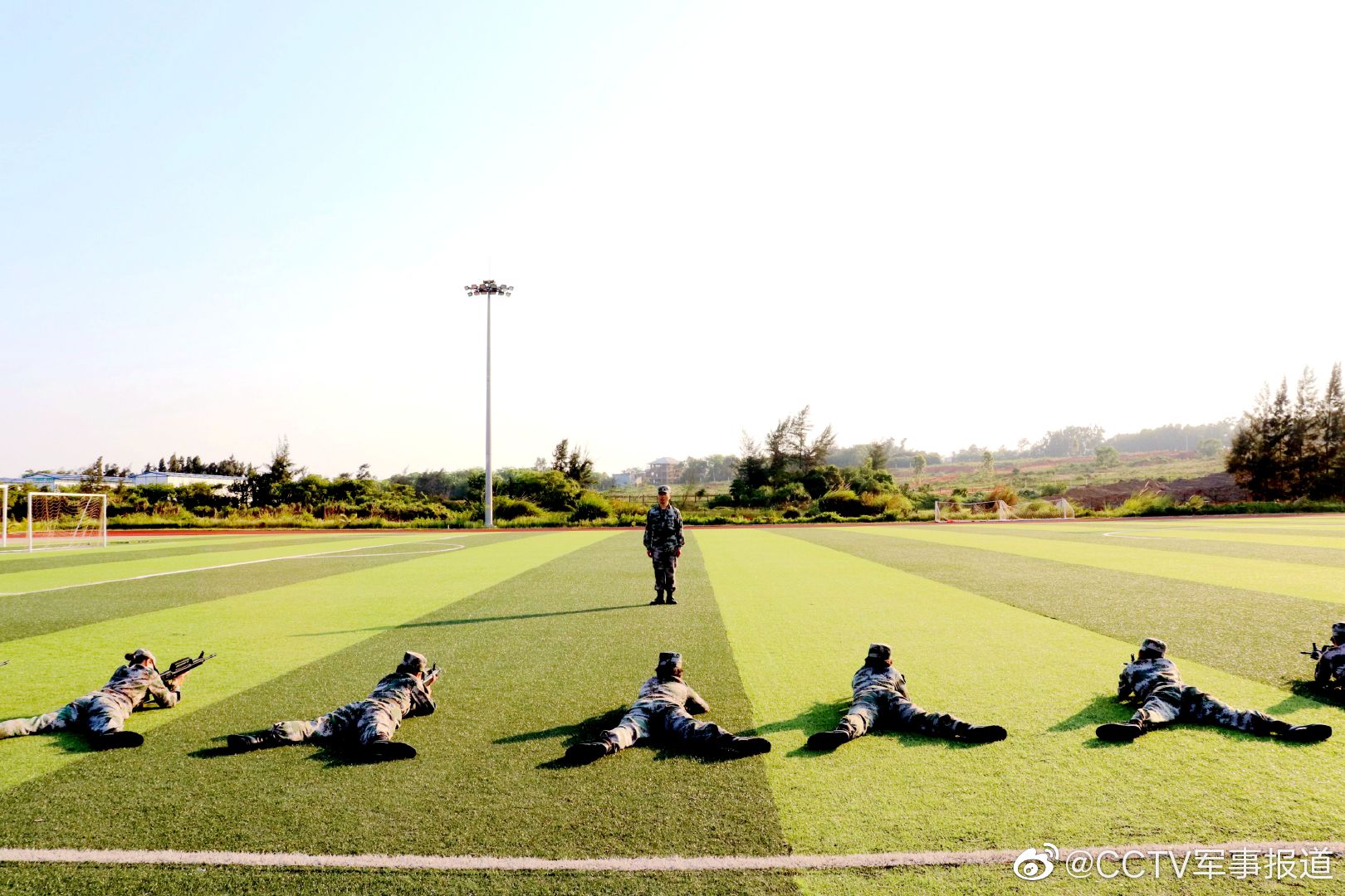 战术博弈与球星表现决定系列赛走向