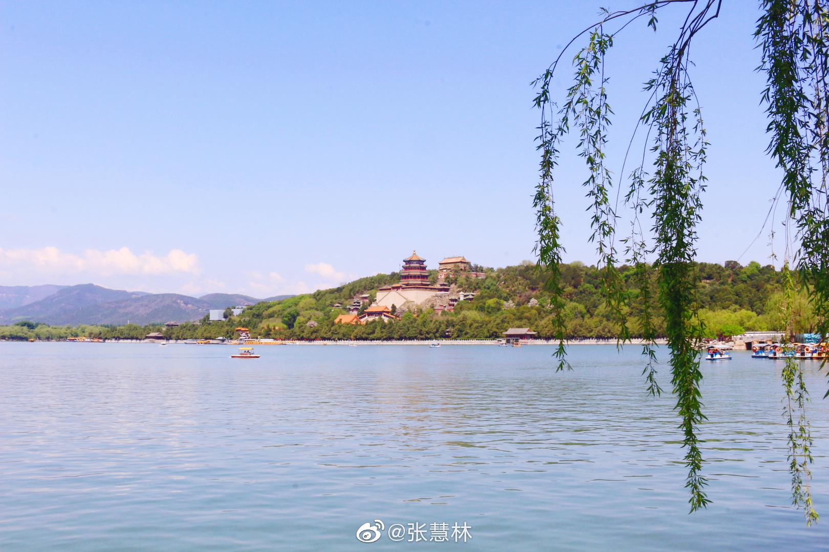 颐和园,中国清朝时期皇家园林,前身叫清漪园.占地约290公顷