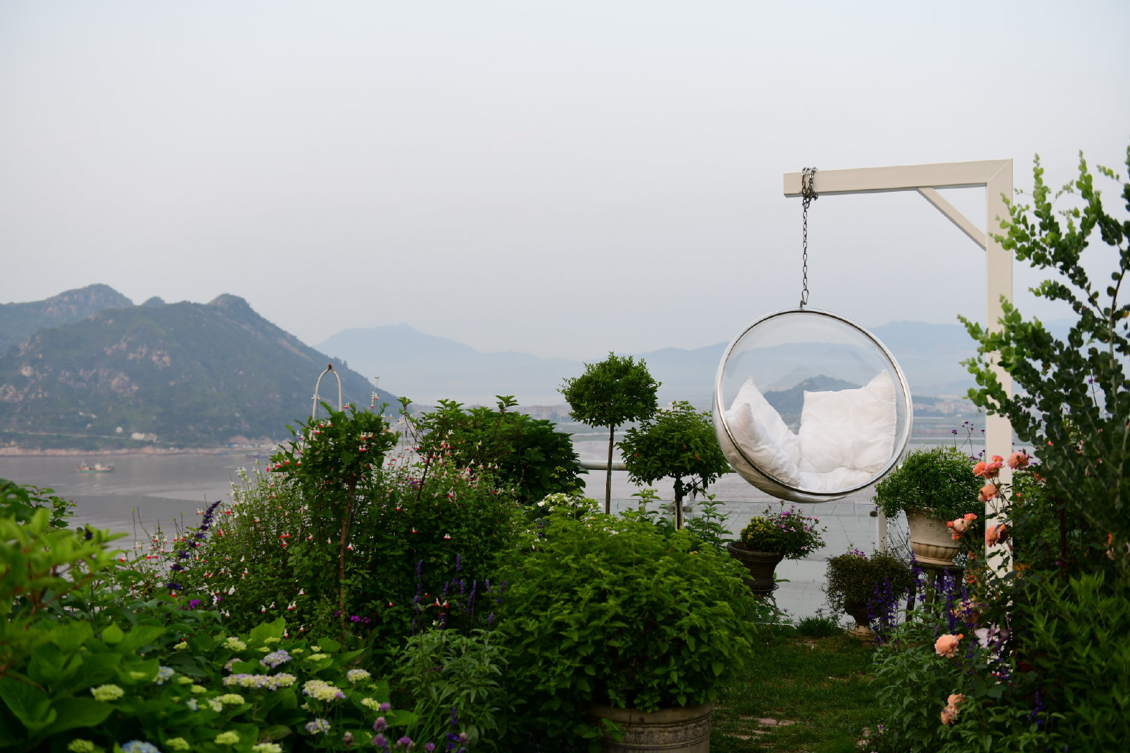 我被辣妈霞浦花沁石的这个月亮秋千圈粉了尤其是海边的背景