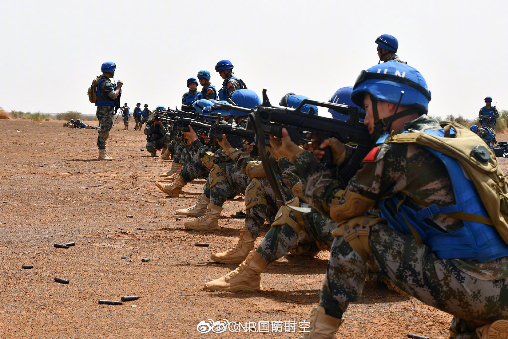 中国第七批赴马里维和警卫分队组织实弹射击训练