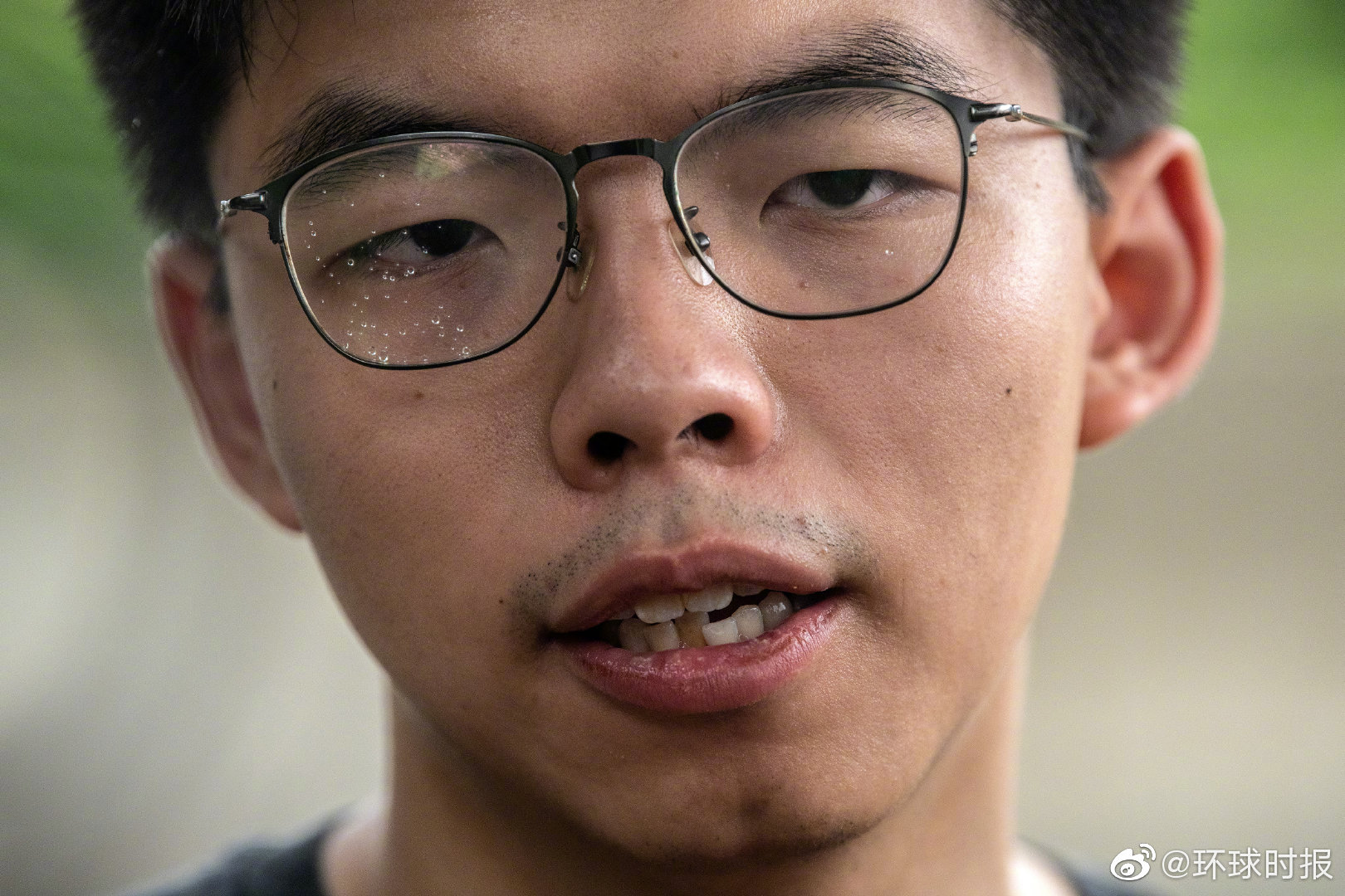 听说黄之锋申请赴欧，法官钱礼发表“质疑连击”