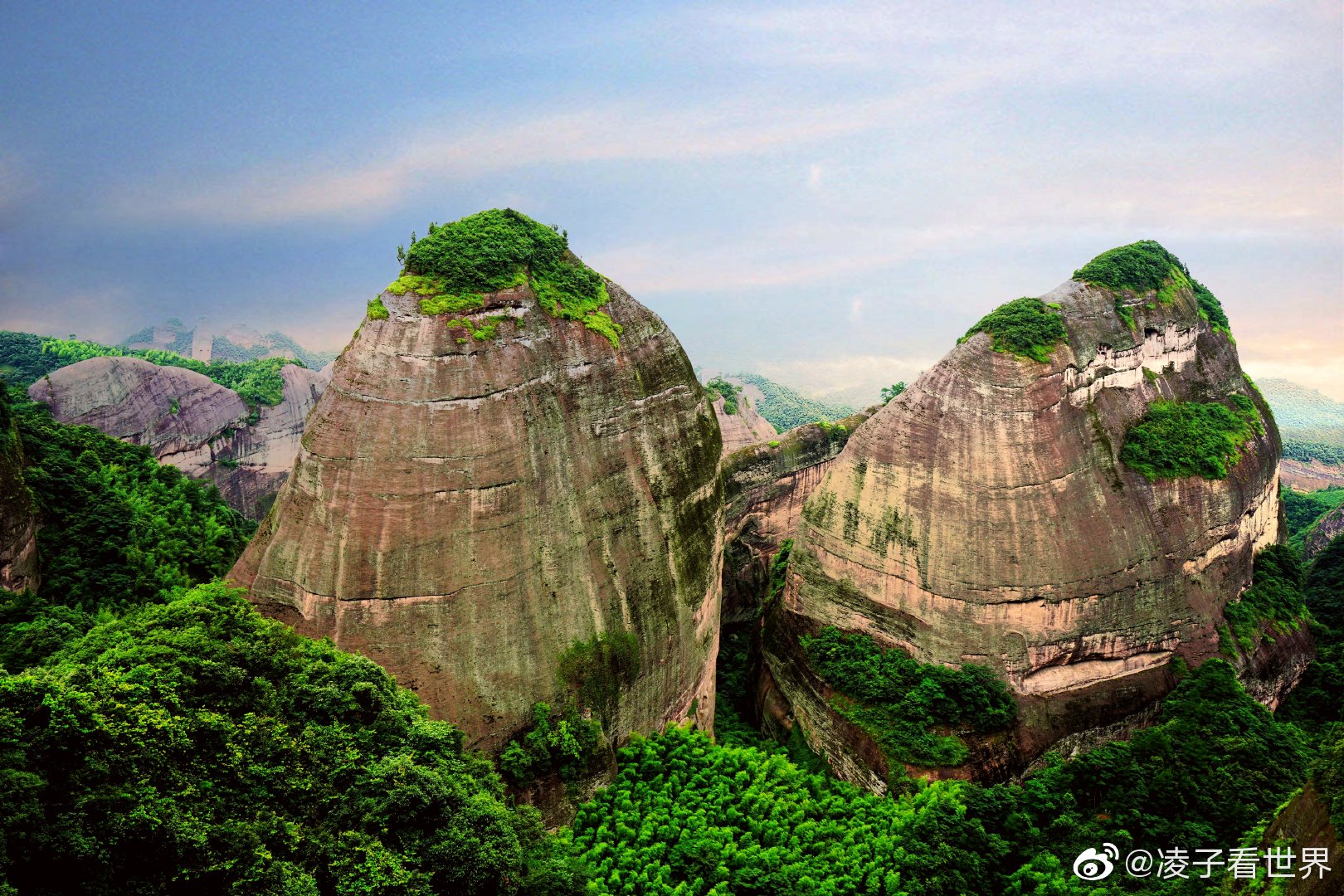 八角寨地处湘桂交界,横跨两省,属于典型的丹霞地貌