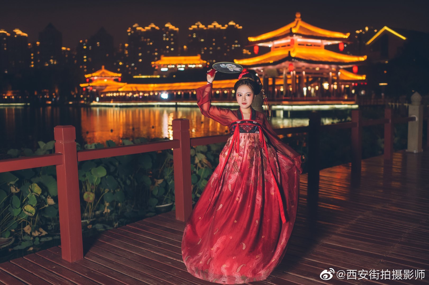 大唐芙蓉园夜景汉服|汉服|西安|写真_新浪新闻